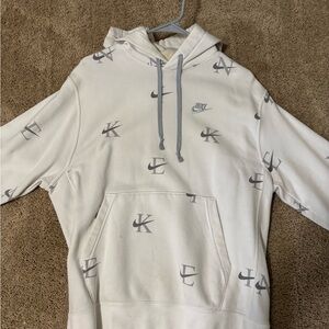 Nike Men's White Hoodie with Gray Logo Pattern